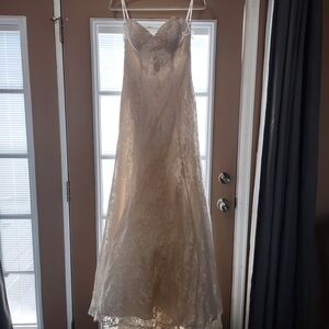 Elegant Lace Wedding Dress